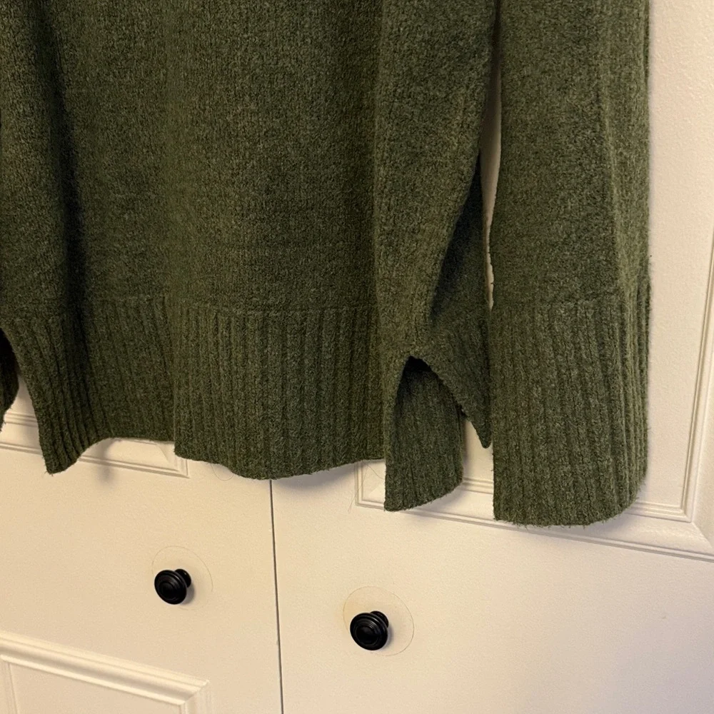 Abercrombie & Fitch Forest Green Turtleneck Sweater - Picture 4 of 6